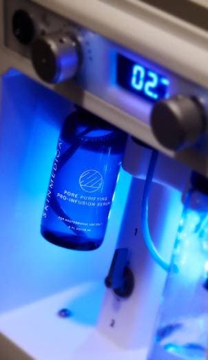 Pore purifying pro-infusion serum in the treatment device